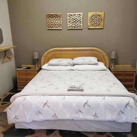 Macnut Bed And Breakfast Mbombela Phòng bức ảnh